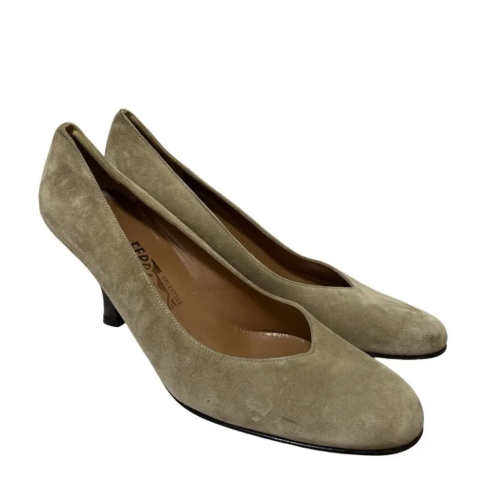 Salvatore Ferragamo‎ Womens Classic Suede Pumps Size 8.5 NARROW Taupe Heels